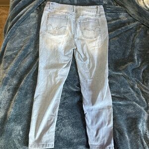 Light wash, size 13 Women’s wallflower jeans